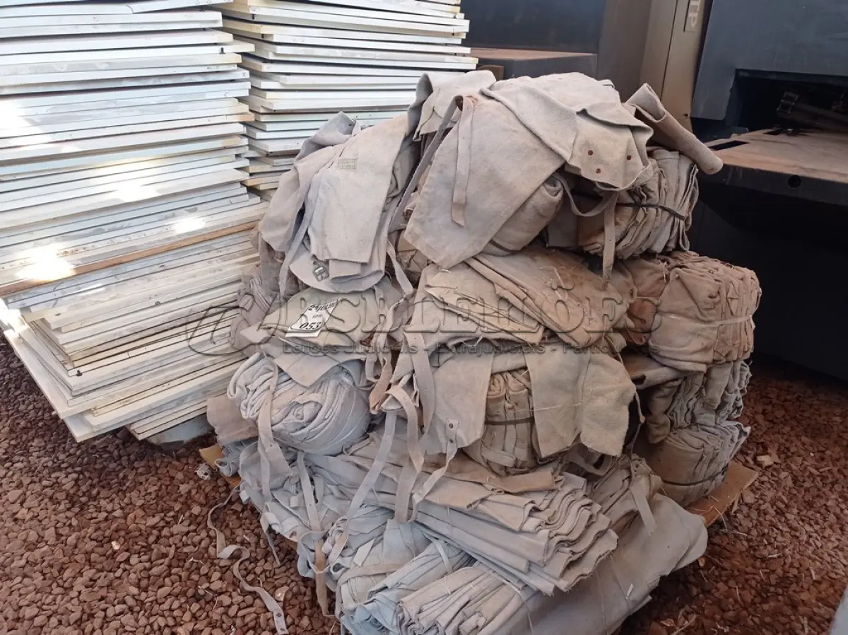 LOTE 053 - 01 LOTE COM CANELEIRAS EM COURO PARA PROTEÇÃO (NO ESTADO) ATENÇÃO! FAZER A VISITAÇÃO ANTES DE ARREMATAR, NÃO SABEMOS SE FUNCIONA. LEILÃO NÃO TEM GARANTIA E NEM DEVOLUÇÃO, SUJEITO A POSSÍVEIS AVARIAS VISÍVEIS/OCULTAS E/OU AUSÊNCIA DE COMPONENTES.