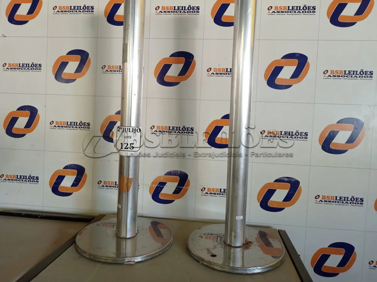 LOTE 125 - 02 SEPARADORES DE FILA. (NO ESTADO) ATENÇÃO! FAZER A VISITAÇÃO ANTES DE ARREMATAR, NÃO SABEMOS SE FUNCIONA. LEILÃO NÃO TEM GARANTIA E NEM DEVOLUÇÃO, SUJEITO A POSSÍVEIS AVARIAS VISÍVEIS/OCULTAS E/OU AUSÊNCIA DE COMPONENTES.