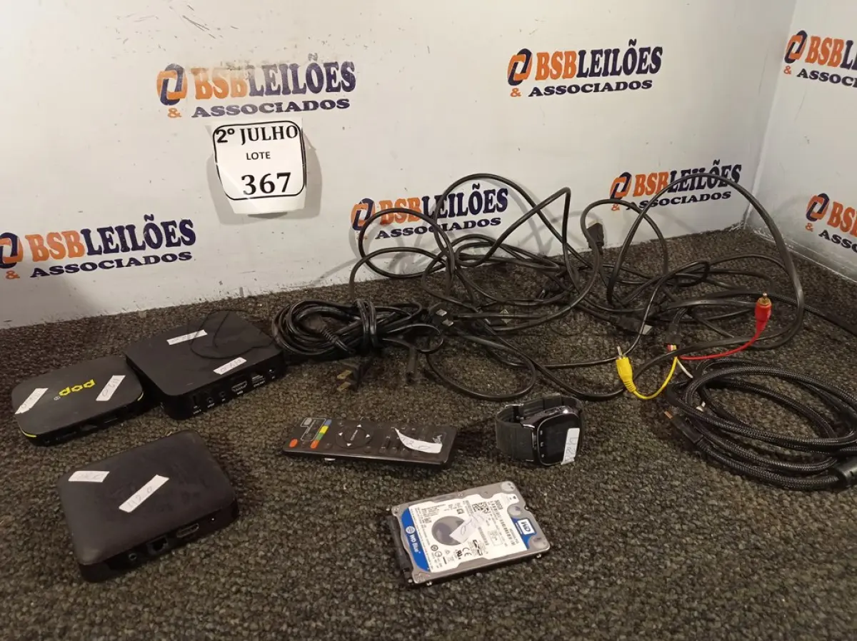 LOTE 367 - 03 TV BOX ,01 HD PARA NOTEBOOK ,01 RELÓGIO E CABOS DIVERSOS (NO ESTADO) ATENÇÃO! FAZER A VISITAÇÃO ANTES DE ARREMATAR, NÃO SABEMOS SE FUNCIONA. LEILÃO NÃO TEM GARANTIA E NEM DEVOLUÇÃO, SUJEITO A POSSÍVEIS AVARIAS VISÍVEIS/OCULTAS E/OU AUSÊNCIA DE COMPONENTES.