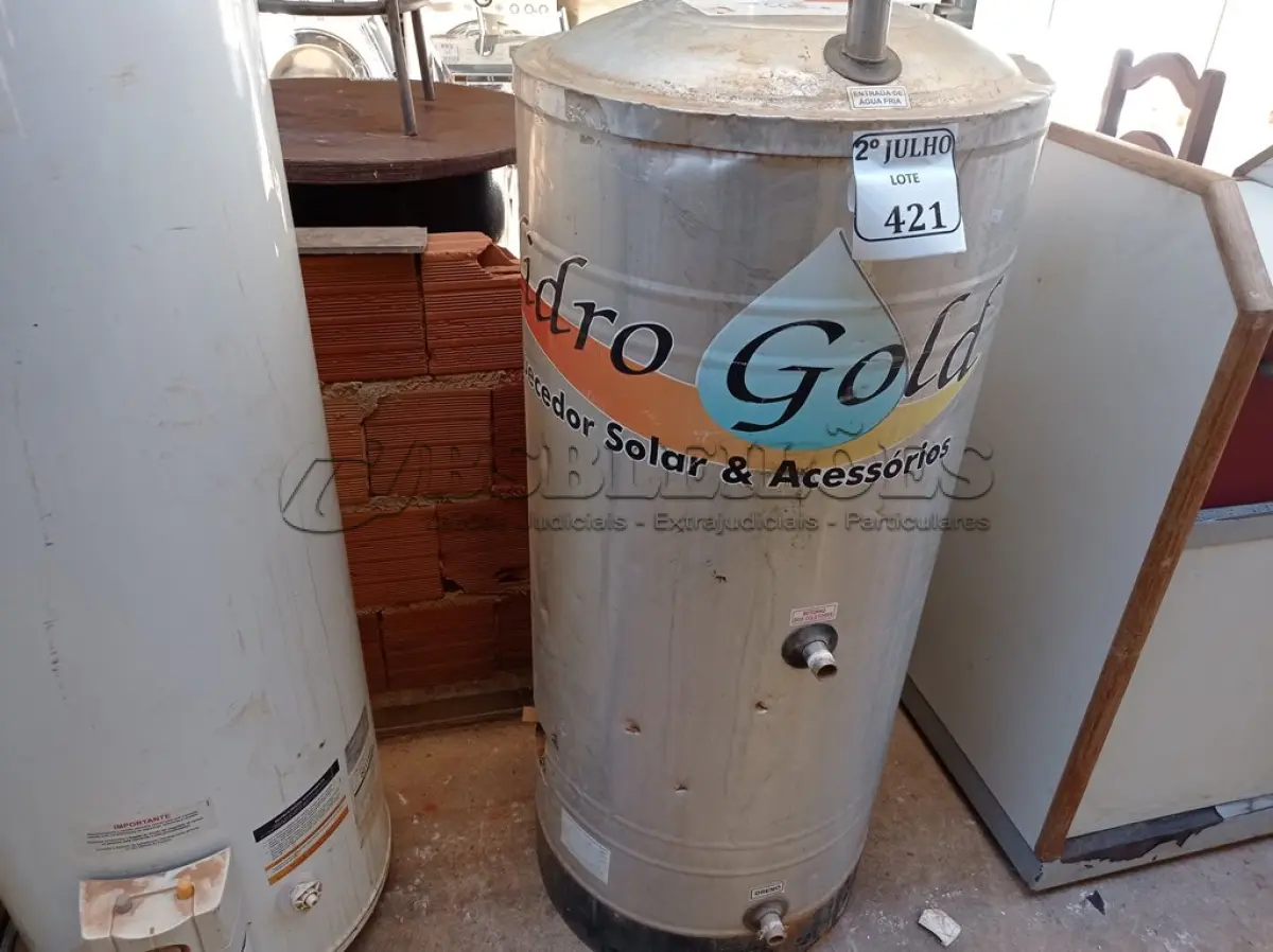 LOTE 421 - 01 AQUECEDOR BOILER (NO ESTADO) ATENÇÃO! FAZER A VISITAÇÃO ANTES DE ARREMATAR, NÃO SABEMOS SE FUNCIONA. LEILÃO NÃO TEM GARANTIA E NEM DEVOLUÇÃO, SUJEITO A POSSÍVEIS AVARIAS VISÍVEIS/OCULTAS E/OU AUSÊNCIA DE COMPONENTES.
