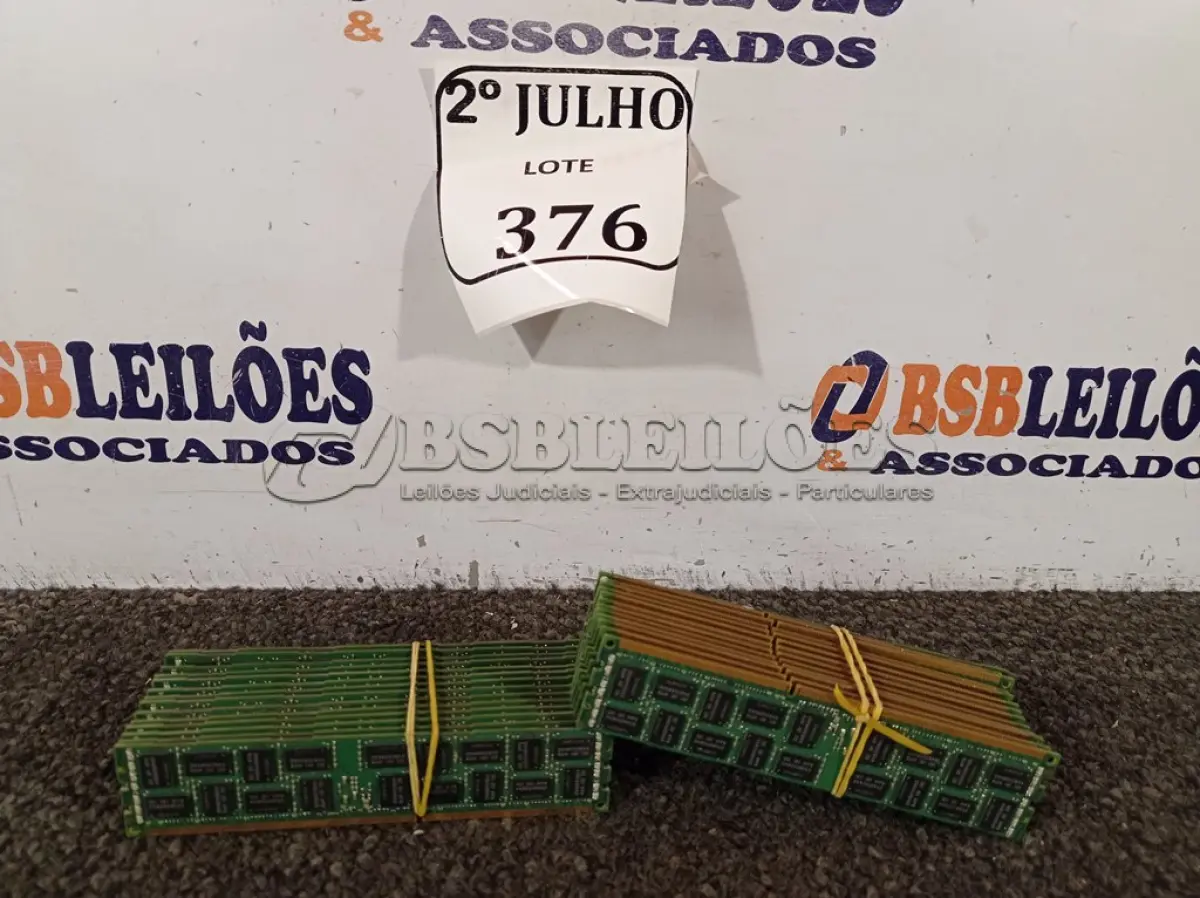 LOTE 376 - PENTES DE MEMÓRIA PC3 8GB CADA (NO ESTADO) ATENÇÃO! FAZER A VISITAÇÃO ANTES DE ARREMATAR, NÃO SABEMOS SE FUNCIONA. LEILÃO NÃO TEM GARANTIA E NEM DEVOLUÇÃO, SUJEITO A POSSÍVEIS AVARIAS VISÍVEIS/OCULTAS E/OU AUSÊNCIA DE COMPONENTES.