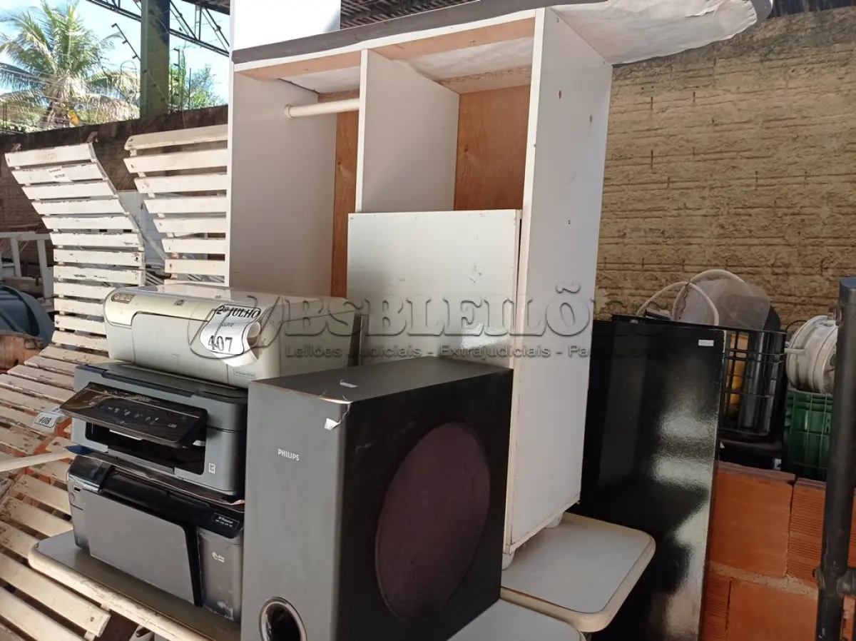 LOTE 407 - 01 PASSADEIRA EM MADEIRA ,01 MESA NIVELADORA ,01 PAINEL PARA TELEVISÃO, 03 IMPRESSORAS E 01 CAIXA SUBWOFFER (NO ESTADO) ATENÇÃO! FAZER A VISITAÇÃO ANTES DE ARREMATAR, NÃO SABEMOS SE FUNCIONA. LEILÃO NÃO TEM GARANTIA E NEM DEVOLUÇÃO, SUJEITO A POSSÍVEIS AVARIAS VISÍVEIS/OCULTAS E/OU AUSÊNCIA DE COMPONENTES.