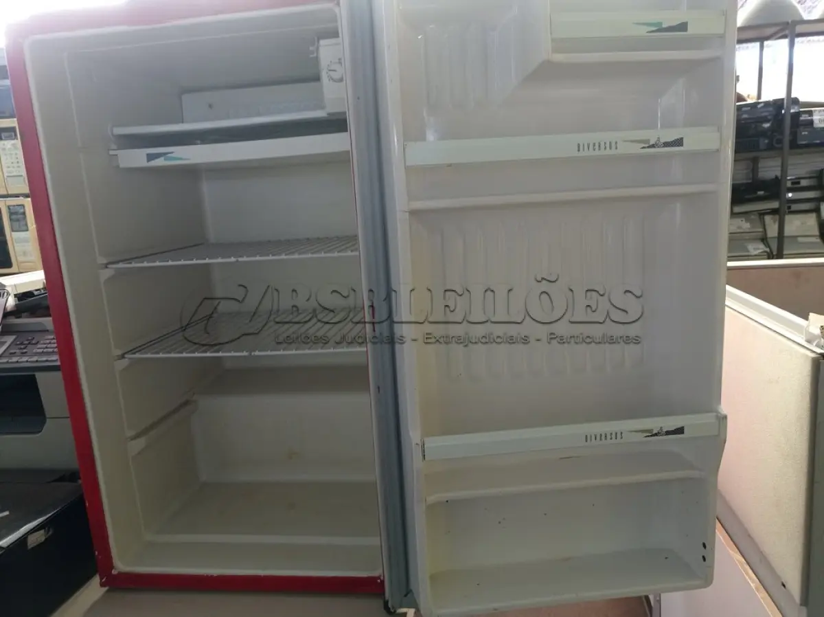 LOTE 218 - 01 FRIGOBAR MARCA CONSUL NA COR VERMELHA 220V (NO ESTADO) ATENÇÃO! FAZER A VISITAÇÃO ANTES DE ARREMATAR, NÃO SABEMOS SE FUNCIONA. LEILÃO NÃO TEM GARANTIA E NEM DEVOLUÇÃO, SUJEITO A POSSÍVEIS AVARIAS VISÍVEIS/OCULTAS E/OU AUSÊNCIA DE COMPONENTES.