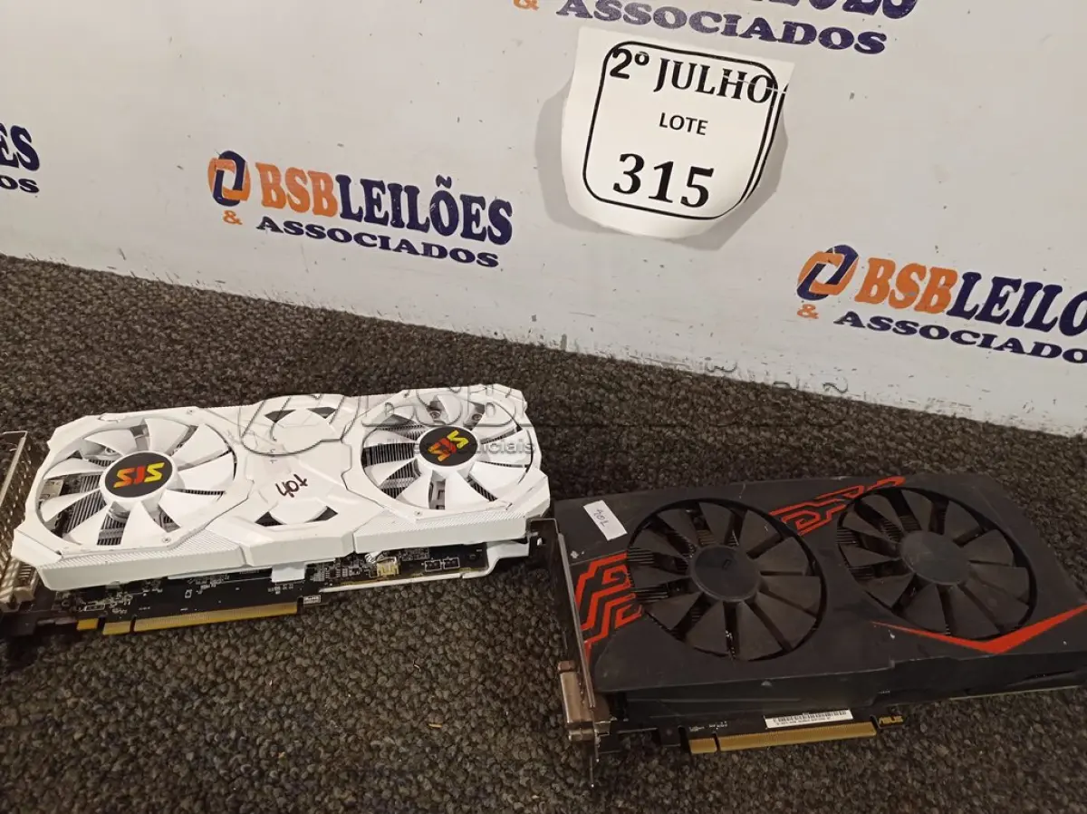 LOTE 315 - 02 PLACAS DE VÍDEO (NO ESTADO) ATENÇÃO! FAZER A VISITAÇÃO ANTES DE ARREMATAR, NÃO SABEMOS SE FUNCIONA. LEILÃO NÃO TEM GARANTIA E NEM DEVOLUÇÃO, SUJEITO A POSSÍVEIS AVARIAS VISÍVEIS/OCULTAS E/OU AUSÊNCIA DE COMPONENTES.