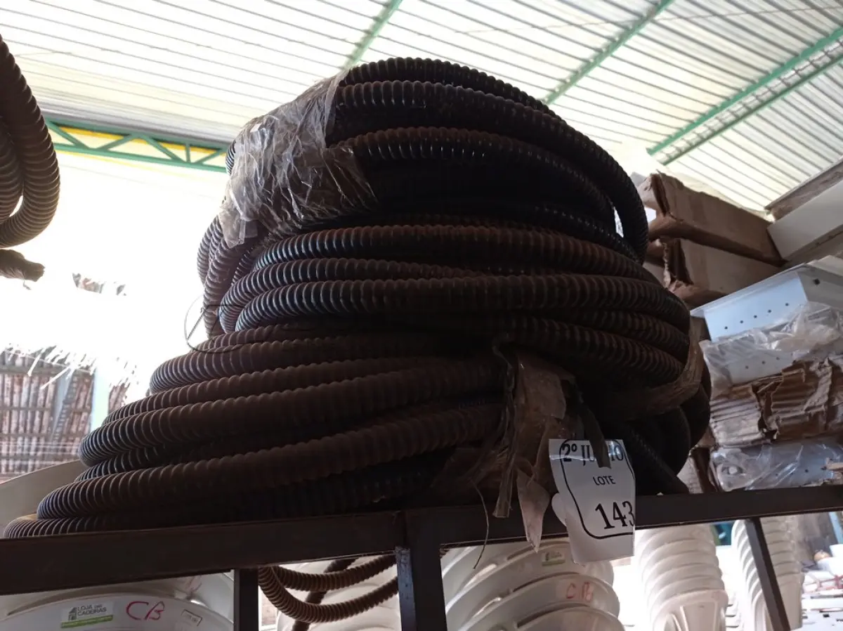 LOTE 143 - 03 ROLOS DE MANGUEIRA CONDUITE (NO ESTADO) ATENÇÃO! FAZER A VISITAÇÃO ANTES DE ARREMATAR, NÃO SABEMOS SE FUNCIONA. LEILÃO NÃO TEM GARANTIA E NEM DEVOLUÇÃO, SUJEITO A POSSÍVEIS AVARIAS VISÍVEIS/OCULTAS E/OU AUSÊNCIA DE COMPONENTES.