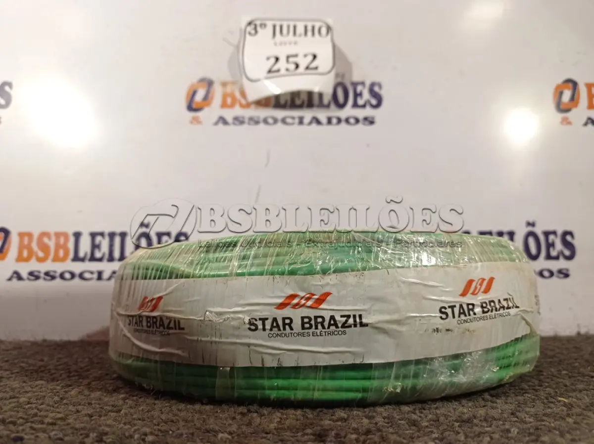 LOTE 252 - 01 ROLO DE CABO FLEXÍVEL 1×4,00MM NA COR VERDE. (NO ESTADO) ATENÇÃO! FAZER A VISITAÇÃO ANTES DE ARREMATAR, NÃO SABEMOS SE FUNCIONA. LEILÃO NÃO TEM GARANTIA E NEM DEVOLUÇÃO, SUJEITO A POSSÍVEIS AVARIAS VISÍVEIS/OCULTAS E/OU AUSÊNCIA DE COMPONENTES.