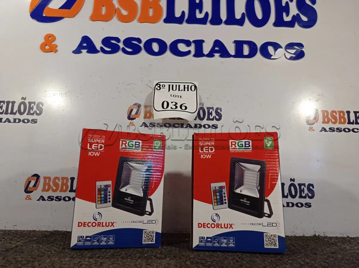 LOTE 036 - 02 REFLETORES DECORLED SUPERLED 220V 10W LUZ BRANCA  DECORLUX NOVO05 REFLETORES DECORLED SUPERLED 220V 10W LUZ BRANCA – DECORLUX NOVO. (NO ESTADO)