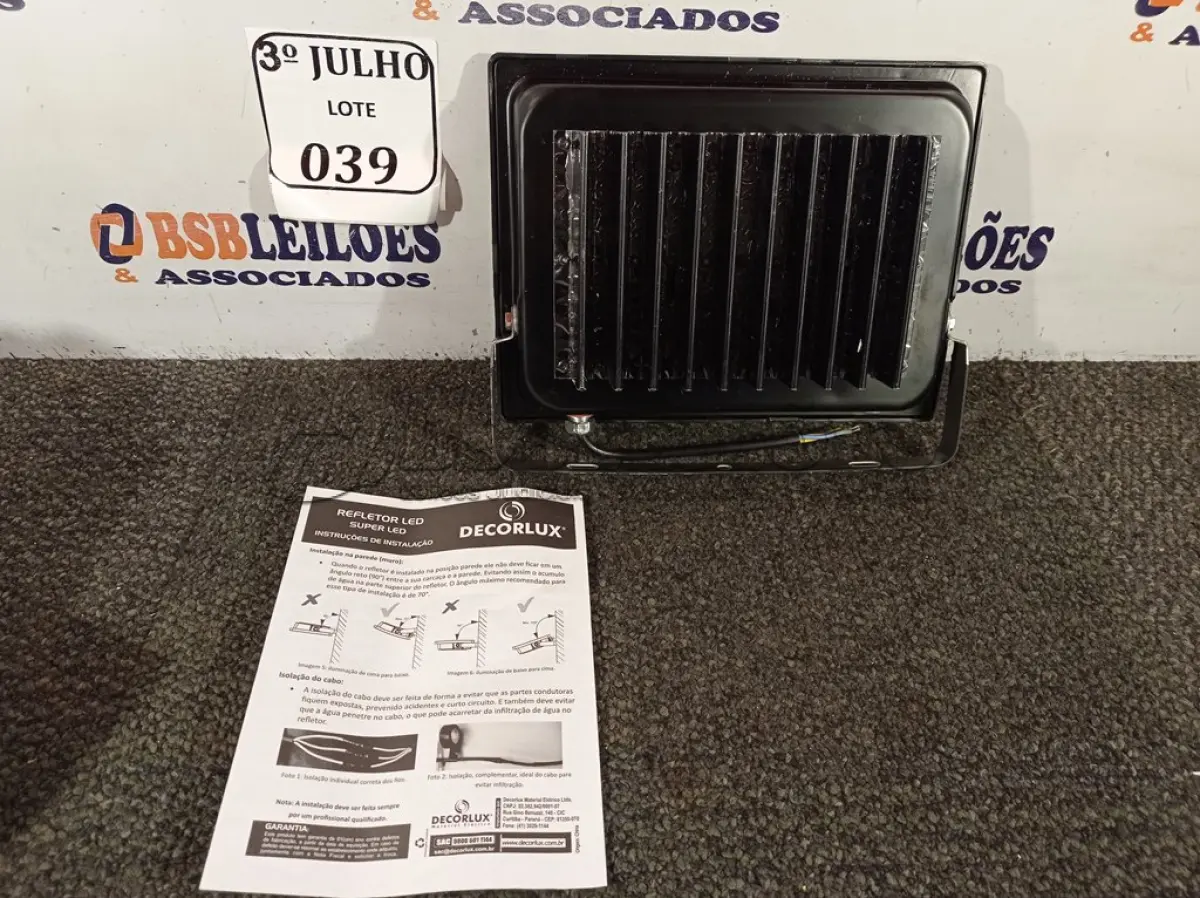 LOTE 039 - 01 REFLETOR DECORLED SUPERLED 220V 100W LUZ BRANCA DECORLUX NOVO. (NO ESTADO)
