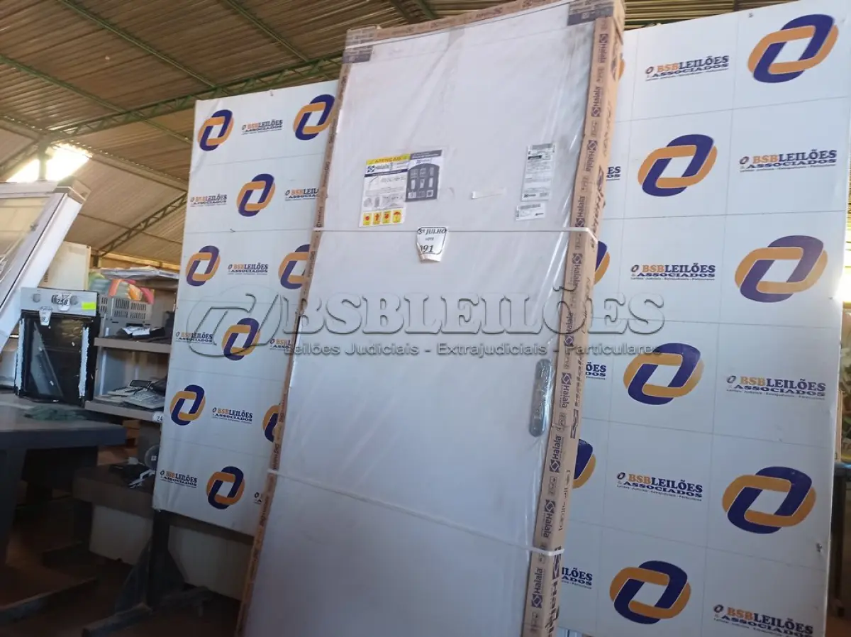 LOTE 091 - 5.020 - PORTA DURAPLAC BRANCA APD 085X215 DIR REQ12 HAIALA NOVO. (NO ESTADO)