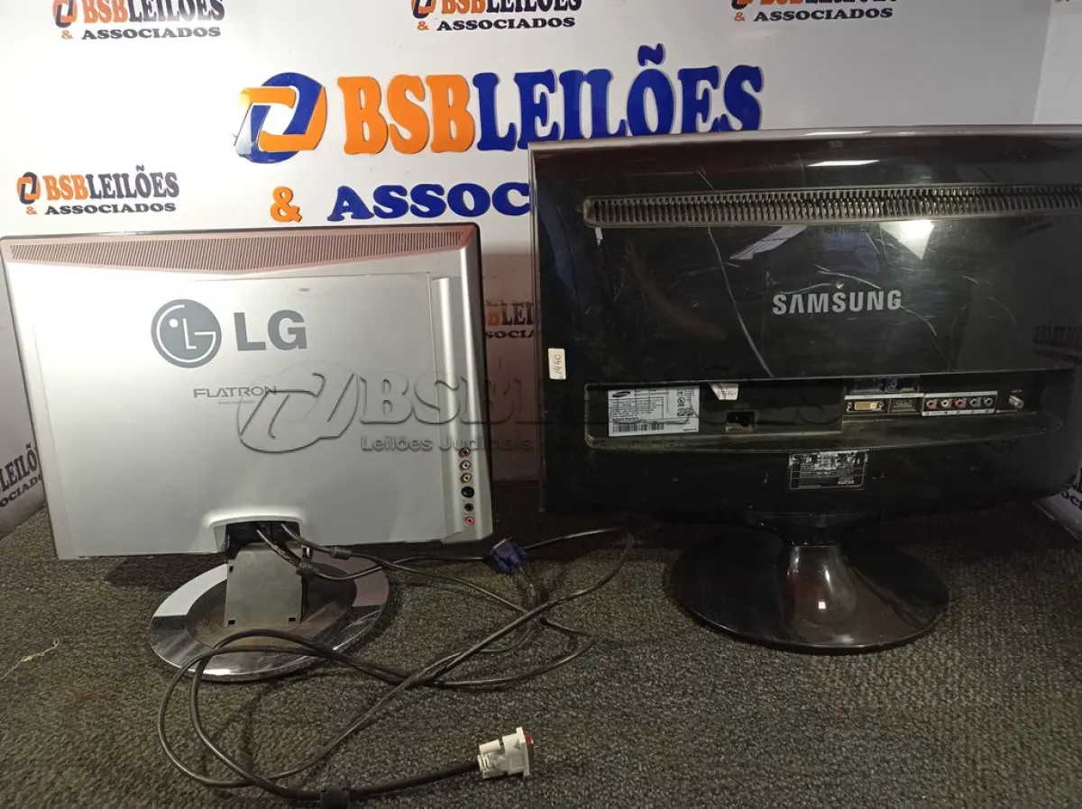 LOTE 250 - 02 MONITORES TVS ANTIGOS (NO ESTADO) ATENÇÃO! FAZER A VISITAÇÃO ANTES DE ARREMATAR, NÃO SABEMOS SE FUNCIONA. LEILÃO NÃO TEM GARANTIA E NEM DEVOLUÇÃO, SUJEITO A POSSÍVEIS AVARIAS VISÍVEIS/OCULTAS E/OU AUSÊNCIA DE COMPONENTES.
