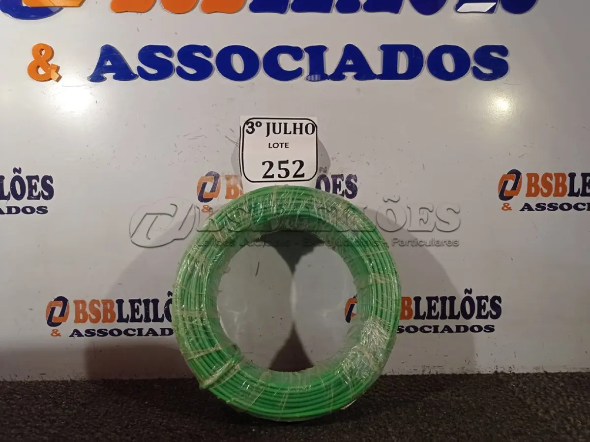 LOTE 252 - 01 ROLO DE CABO FLEXÍVEL 1×4,00MM NA COR VERDE. (NO ESTADO) ATENÇÃO! FAZER A VISITAÇÃO ANTES DE ARREMATAR, NÃO SABEMOS SE FUNCIONA. LEILÃO NÃO TEM GARANTIA E NEM DEVOLUÇÃO, SUJEITO A POSSÍVEIS AVARIAS VISÍVEIS/OCULTAS E/OU AUSÊNCIA DE COMPONENTES.