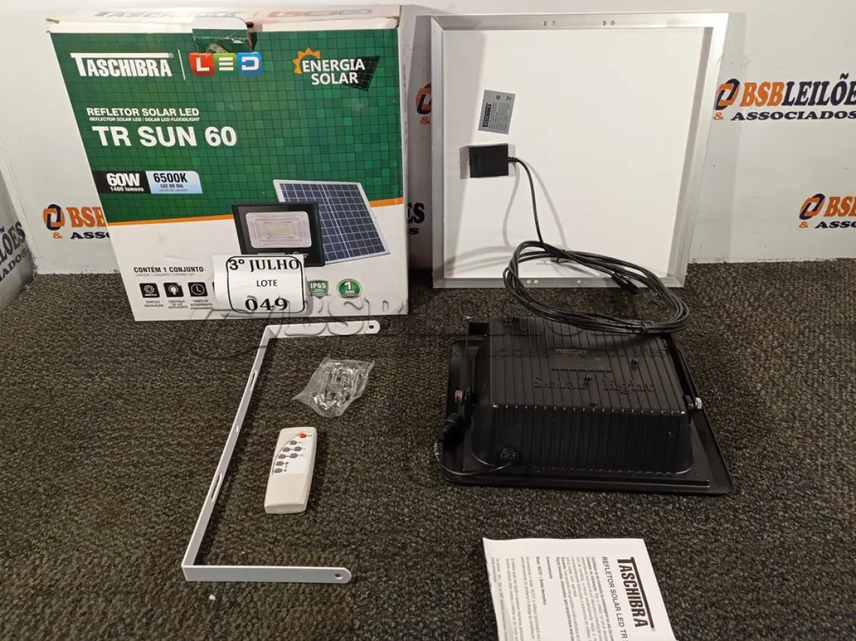LOTE 049 - 01 REFLETOR LED SOLAR TR SUN 60W 6500K – TASHIBRA NOVO. (NO ESTADO)