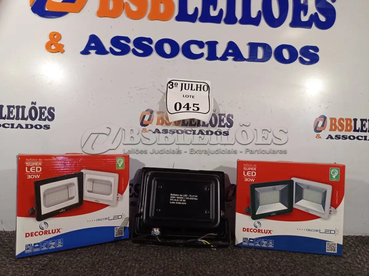 LOTE 045 - 03 REFLETORES DECORLED SUPERLED 220V 30W LUZ BRANCA PT DECORLUX NOVO. (NO ESTADO)
