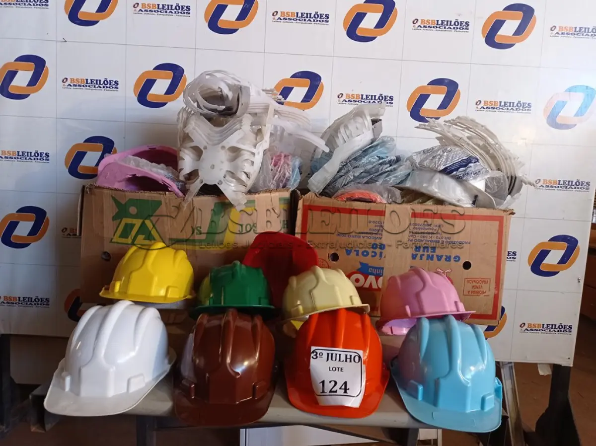 LOTE 124 - 42 CAPACETES C/CARNEIRA EPI SEGURANÇA – VÁRIAS CORES NOVO. (NO ESTADO)