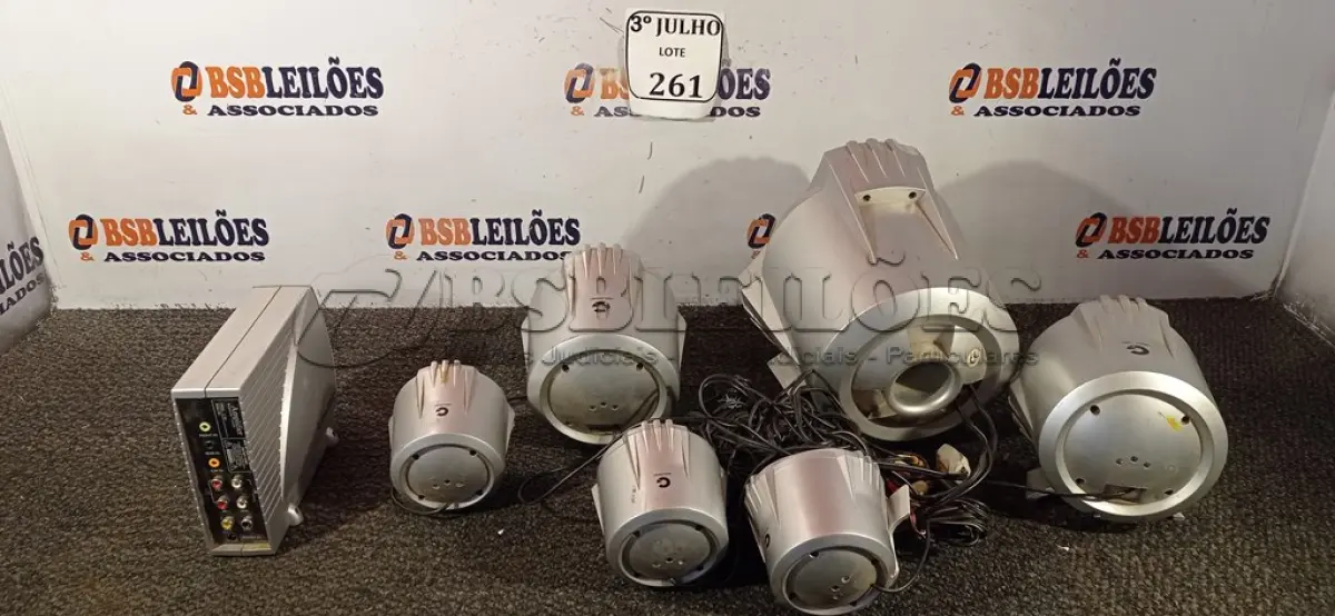 LOTE 261 - 05 CAIXAS DE SOM PASSIVAS E 01 APARELHO MARCA GOLD 110V. (NO ESTADO) ATENÇÃO! FAZER A VISITAÇÃO ANTES DE ARREMATAR, NÃO SABEMOS SE FUNCIONA. LEILÃO NÃO TEM GARANTIA E NEM DEVOLUÇÃO, SUJEITO A POSSÍVEIS AVARIAS VISÍVEIS/OCULTAS E/OU AUSÊNCIA DE COMPONENTES.