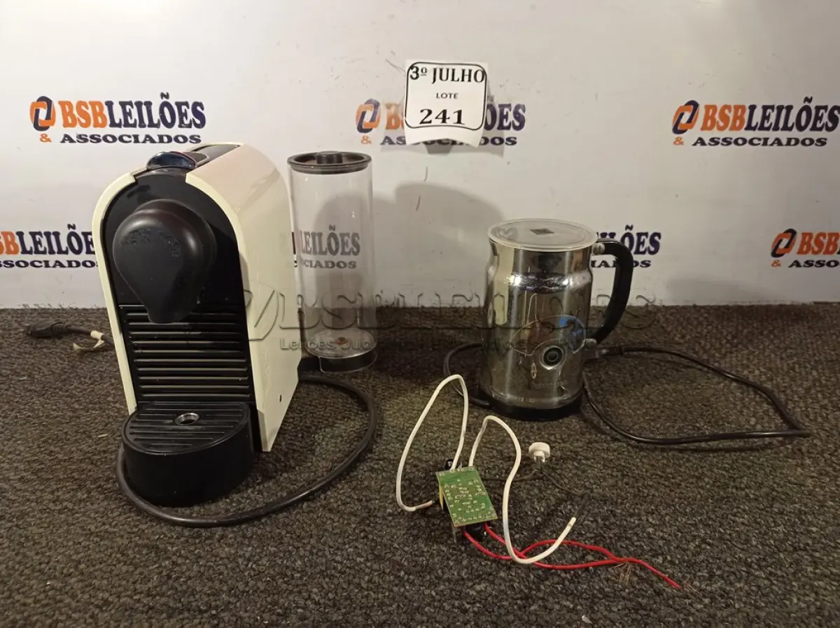 LOTE 241 - 01 CAFETEIRA ELETRICA NEXPRESSO. (NO ESTADO) ATENÇÃO! FAZER A VISITAÇÃO ANTES DE ARREMATAR, NÃO SABEMOS SE FUNCIONA. LEILÃO NÃO TEM GARANTIA E NEM DEVOLUÇÃO, SUJEITO A POSSÍVEIS AVARIAS VISÍVEIS/OCULTAS E/OU AUSÊNCIA DE COMPONENTES. 