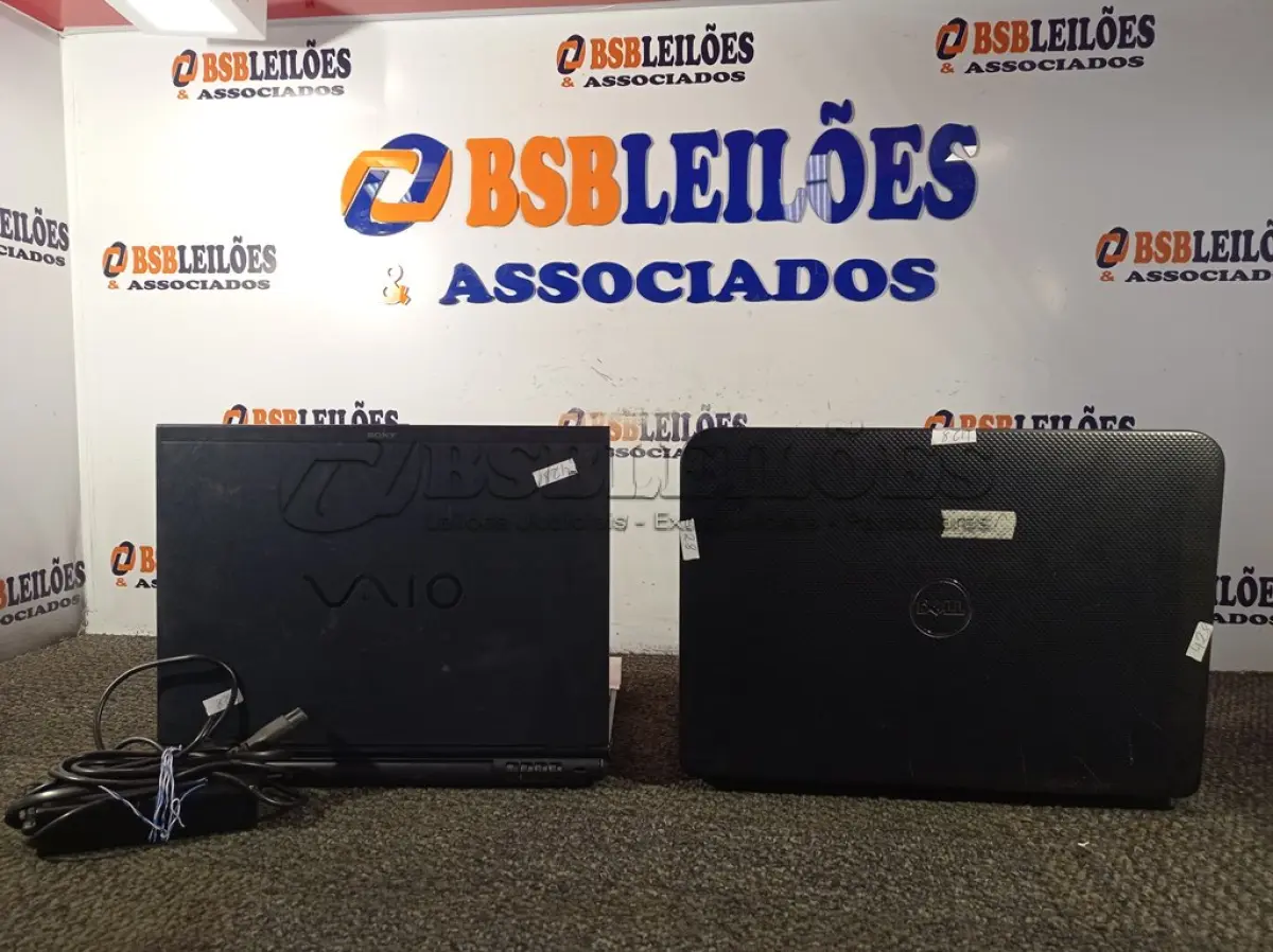 LOTE 263 - 02 NOTEBOOKS SENDO 01 NOTEBOOK COM FONTE 