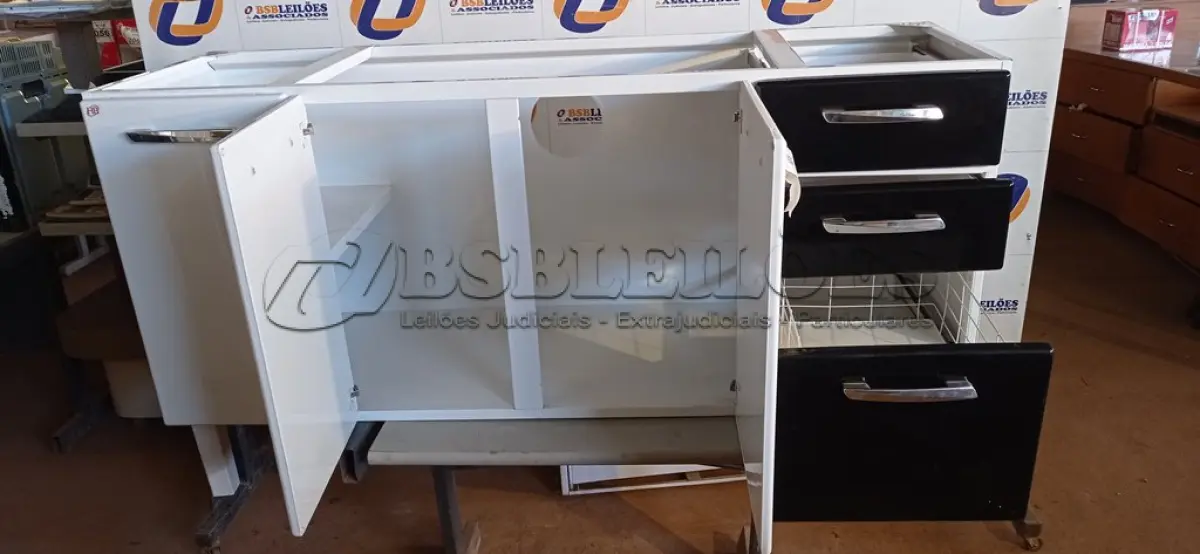 LOTE 121 - 01 GABINETE ACO P/PIA 1,50 ESSENZIALE 3G PRETO COD 5.125 - HB METALURGICA NOVO. (NO ESTADO)