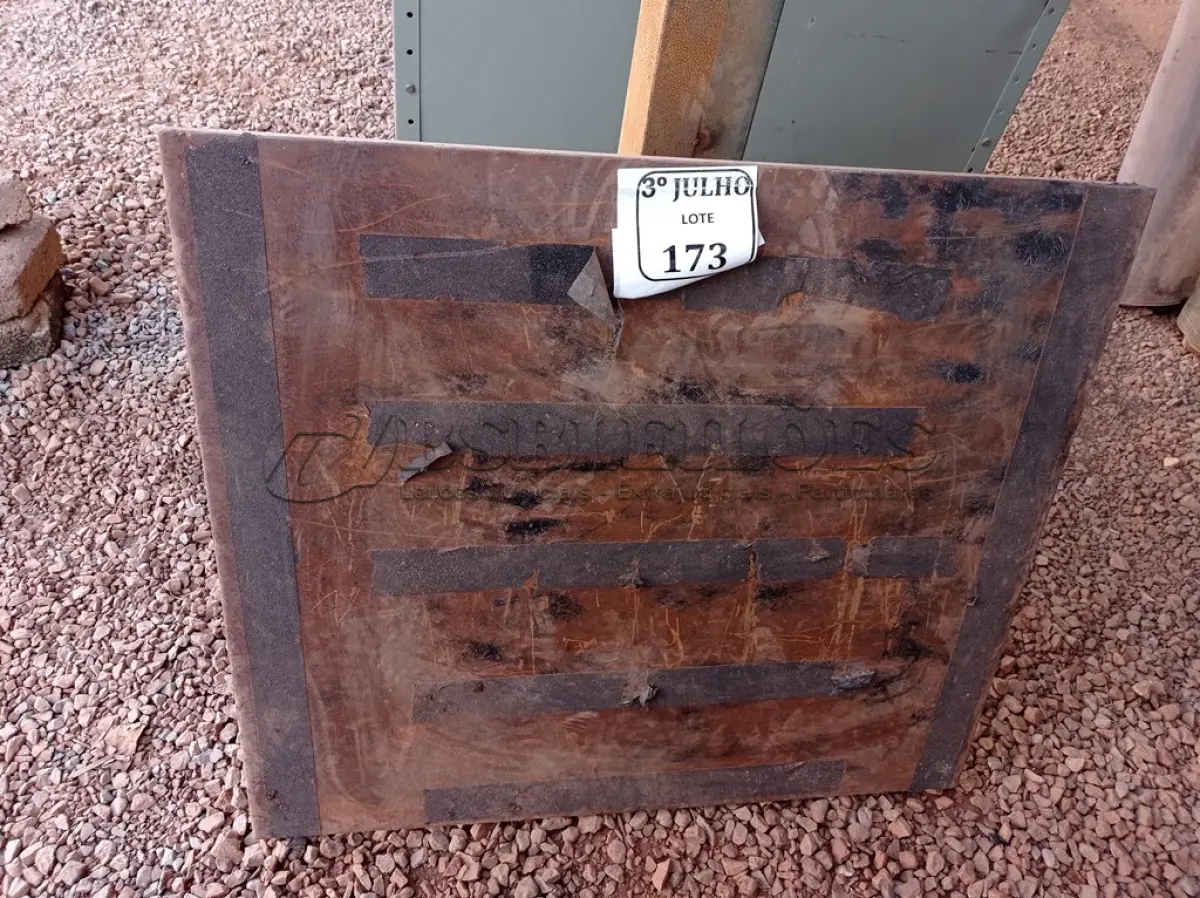 LOTE 173 - 01 RAMPA PARA DEFICIENTE. (NO ESTADO) ATENÇÃO! FAZER A VISITAÇÃO ANTES DE ARREMATAR, NÃO SABEMOS SE FUNCIONA. LEILÃO NÃO TEM GARANTIA E NEM DEVOLUÇÃO, SUJEITO A POSSÍVEIS AVARIAS VISÍVEIS/OCULTAS E/OU AUSÊNCIA DE COMPONENTES.