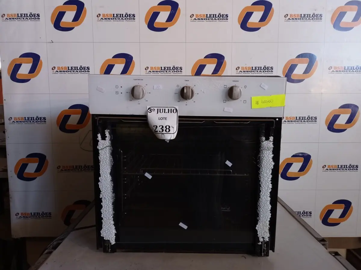 LOTE 238 - 01 FORNO DE EMBUTIR SEM MARCA APARENTE E COM AVARIAS PARA RETIRADA DE PEÇAS. (NO ESTADO) ATENÇÃO! FAZER A VISITAÇÃO ANTES DE ARREMATAR, NÃO SABEMOS SE FUNCIONA. LEILÃO NÃO TEM GARANTIA E NEM DEVOLUÇÃO, SUJEITO A POSSÍVEIS AVARIAS VISÍVEIS/OCULTAS E/OU AUSÊNCIA DE COMPONENTES.