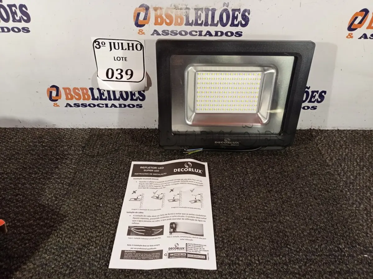LOTE 039 - 01 REFLETOR DECORLED SUPERLED 220V 100W LUZ BRANCA DECORLUX NOVO. (NO ESTADO)