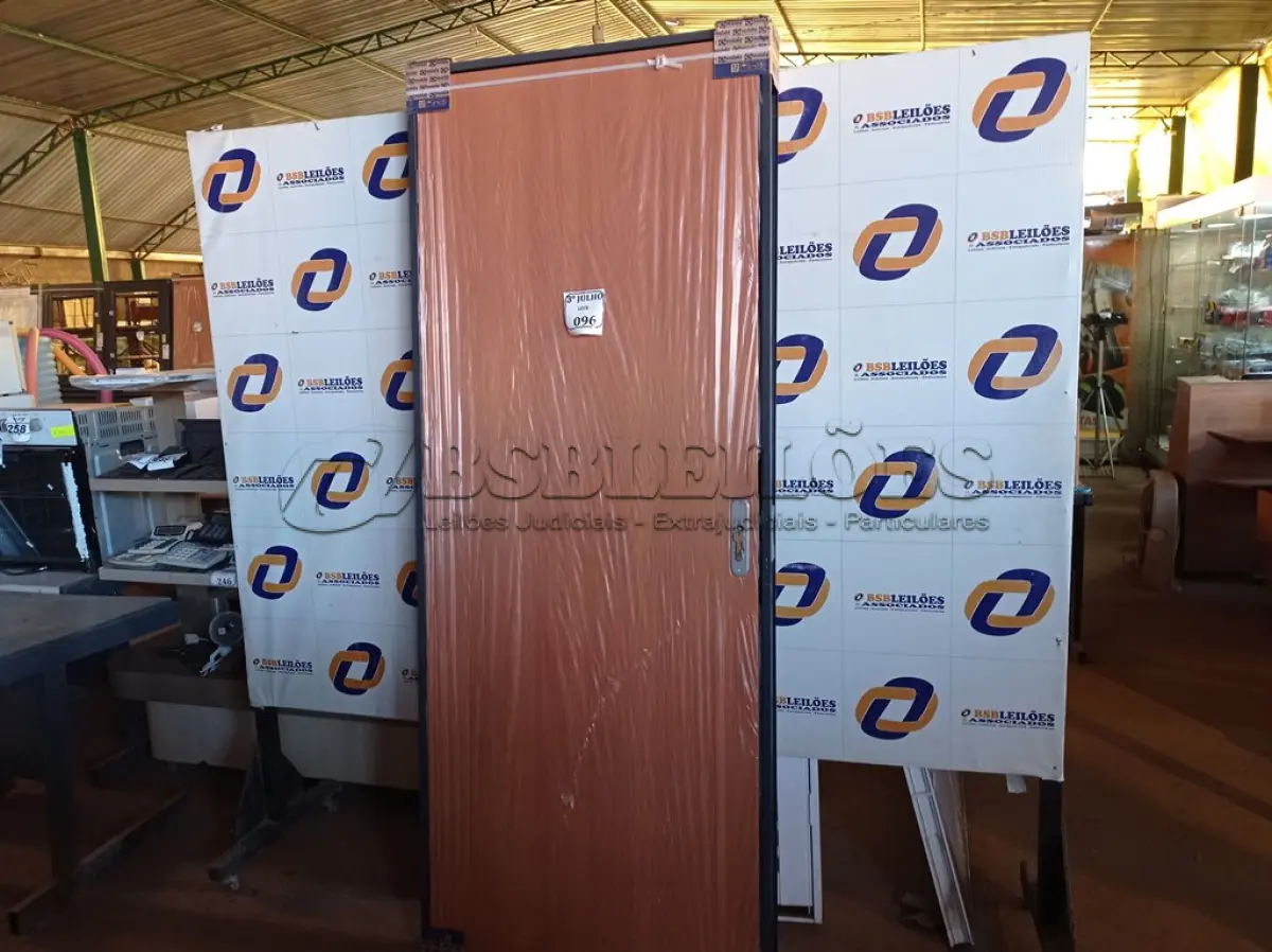 LOTE 096 - 4.551 - PORTA MOGNO 085X215 DIR REQ12 - HAIALA NOVO. (NO ESTADO)