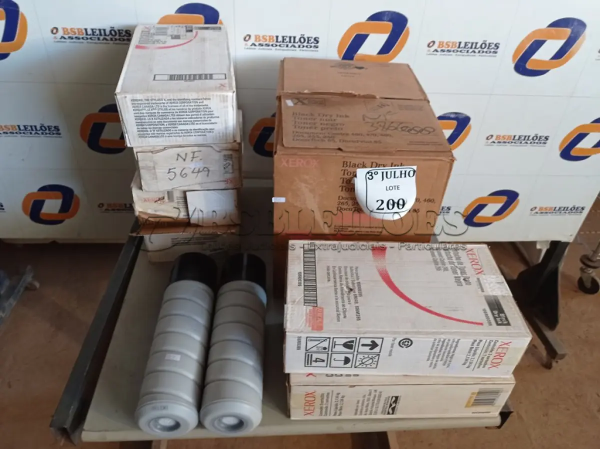 LOTE 200 - 01 LOTE COM 14 CILINDROS XEROX E 06 TONERS XEROX, 480/470/460. (NO ESTADO) ATENÇÃO! FAZER A VISITAÇÃO ANTES DE ARREMATAR, NÃO SABEMOS SE FUNCIONA. LEILÃO NÃO TEM GARANTIA E NEM DEVOLUÇÃO, SUJEITO A POSSÍVEIS AVARIAS VISÍVEIS/OCULTAS E/OU AUSÊNCIA DE COMPONENTES.