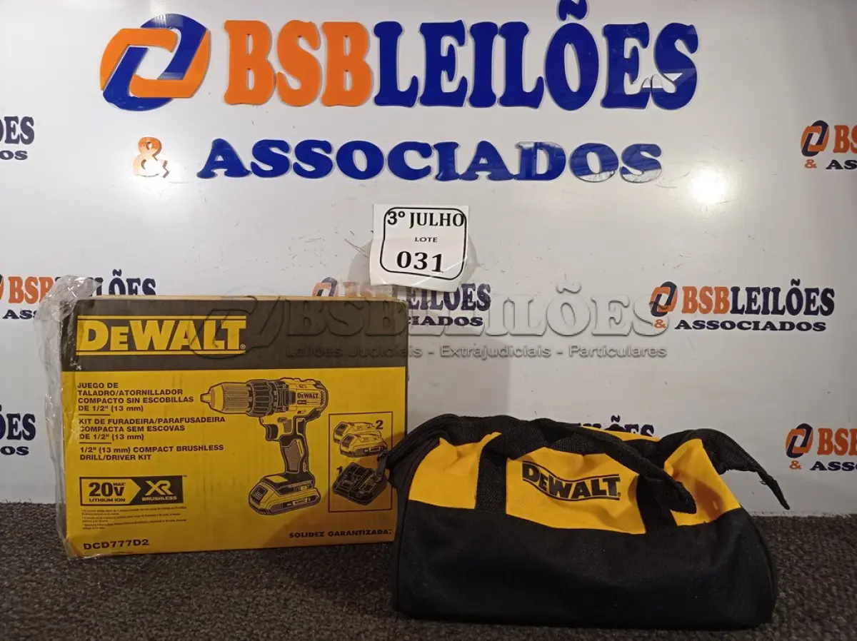 LOTE 031 - 01 PARAFUSADEIRA FURADEIRA 20V MAX BIVOLT – DEWALT NOVO. (NO ESTADO)