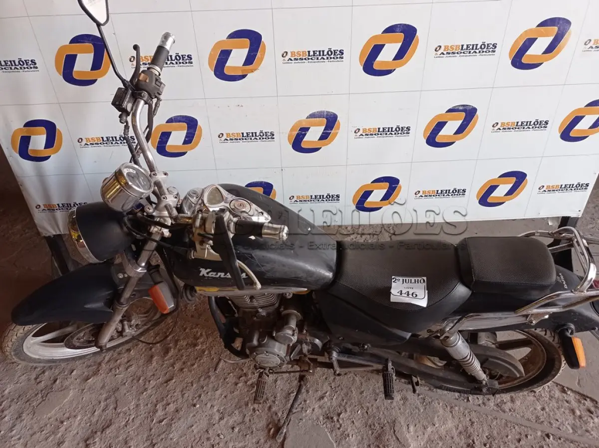 LOTE 446 - 01 MOTOCICLETA DAFRA MOD: KANSAS (NO ESTADO) ATENÇÃO! FAZER A VISITAÇÃO ANTES DE ARREMATAR, NÃO SABEMOS SE FUNCIONA. LEILÃO NÃO TEM GARANTIA E NEM DEVOLUÇÃO, SUJEITO A POSSÍVEIS AVARIAS VISÍVEIS/OCULTAS E/OU AUSÊNCIA DE COMPONENTES.