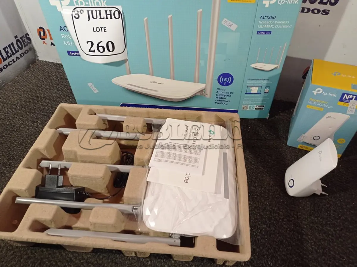 LOTE 260 - 01 ROTEADOR TP-LINK E 01 LINKSR TP-LINK. (NO ESTADO) ATENÇÃO! FAZER A VISITAÇÃO ANTES DE ARREMATAR, NÃO SABEMOS SE FUNCIONA. LEILÃO NÃO TEM GARANTIA E NEM DEVOLUÇÃO, SUJEITO A POSSÍVEIS AVARIAS VISÍVEIS/OCULTAS E/OU AUSÊNCIA DE COMPONENTES.