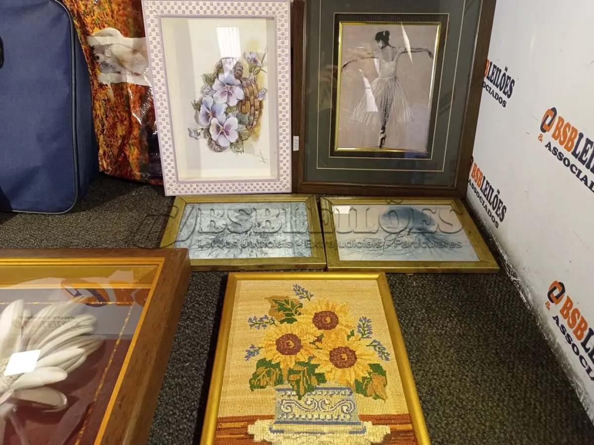 LOTE 253 - 08 QUADROS PARA DECORAÇÃO. (NO ESTADO) ATENÇÃO! FAZER A VISITAÇÃO ANTES DE ARREMATAR, NÃO SABEMOS SE FUNCIONA. LEILÃO NÃO TEM GARANTIA E NEM DEVOLUÇÃO, SUJEITO A POSSÍVEIS AVARIAS VISÍVEIS/OCULTAS E/OU AUSÊNCIA DE COMPONENTES.