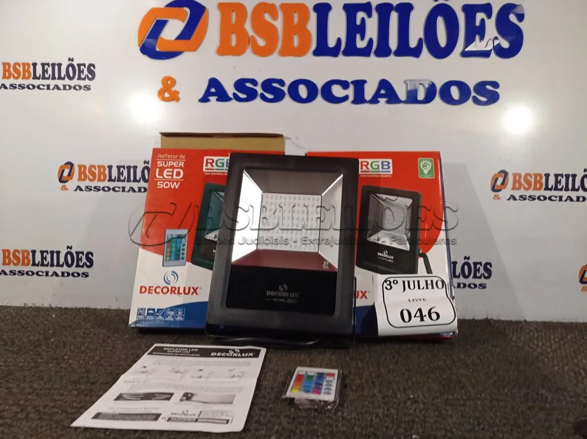 LOTE 046 - 02 REFLETORES DECORLED SUPERLED 220V 50W RGB PT – DECORLUX NOVO. (NO ESTADO)