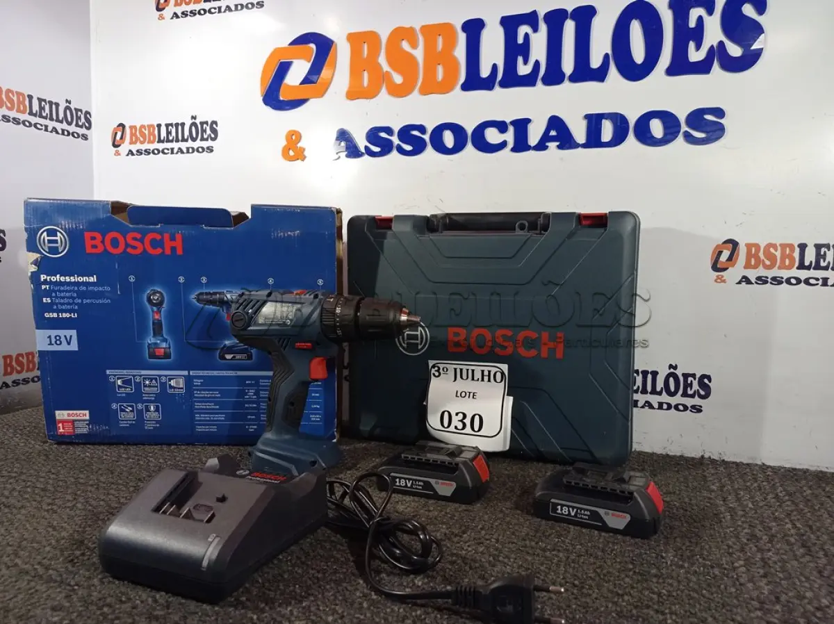 LOTE 030 - 01 PARAFUSADEIRA FURADEIRA BATERIA GSB180 LI - BOSCH NOVO. (NO ESTADO)
