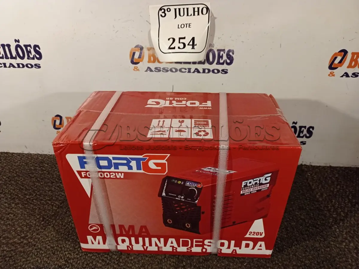 LOTE 254 - 01 MÁQUINA DE SOLDA INVERSORA 220V MARCA FORTG NOVA. (NO ESTADO)