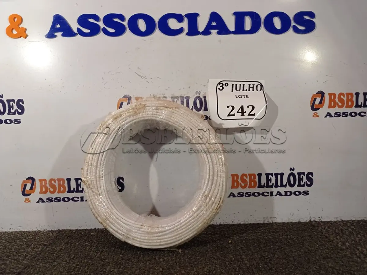 LOTE 242 - 01 ROLO DE CABO FLEXÍVEL 1×4,00MM NA COR BRANCA. (NO ESTADO) ATENÇÃO! FAZER A VISITAÇÃO ANTES DE ARREMATAR, NÃO SABEMOS SE FUNCIONA. LEILÃO NÃO TEM GARANTIA E NEM DEVOLUÇÃO, SUJEITO A POSSÍVEIS AVARIAS VISÍVEIS/OCULTAS E/OU AUSÊNCIA DE COMPONENTES.