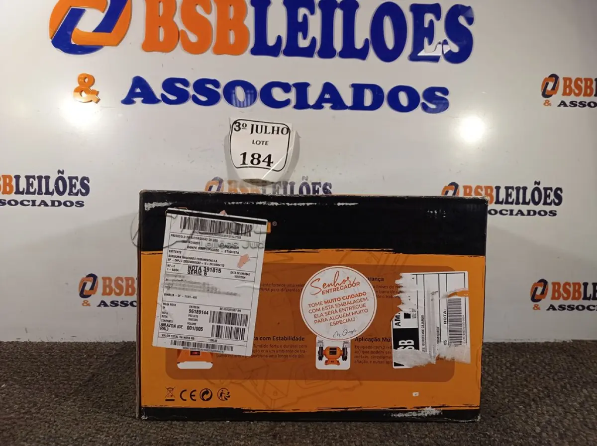 LOTE 184 - 01 MOTO ESMERIL 6’’ 220V MARCA DEKO NOVO. (NO ESTADO)