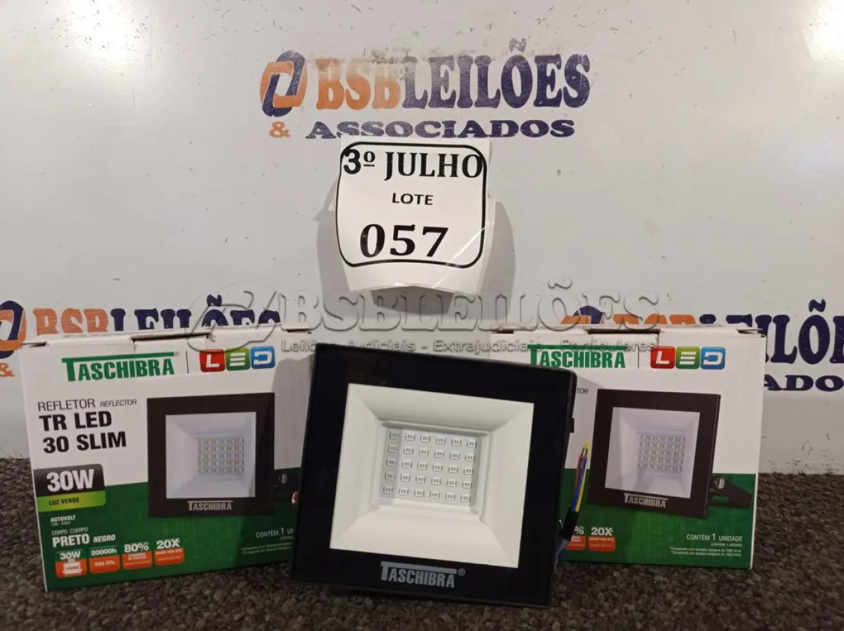 LOTE 057 - 03 REFLETORES TR LED 30W SLIM VERDE PRETO - TASHIBRA NOVO. (NO ESTADO)