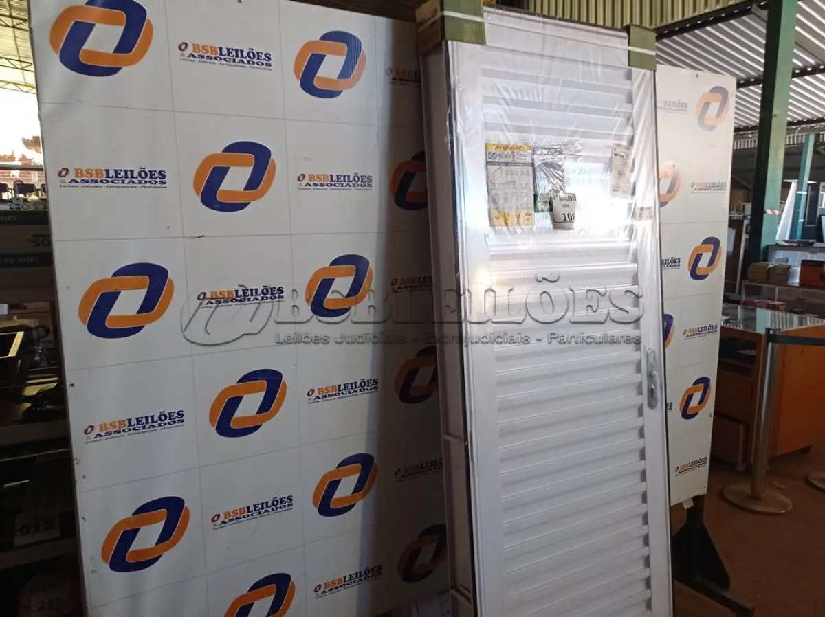 LOTE 108 - 6.063 - PORTA VEN TRAD PRONTA 075X212 DIR REQ12 - HAIALA NOVO. (NO ESTADO)