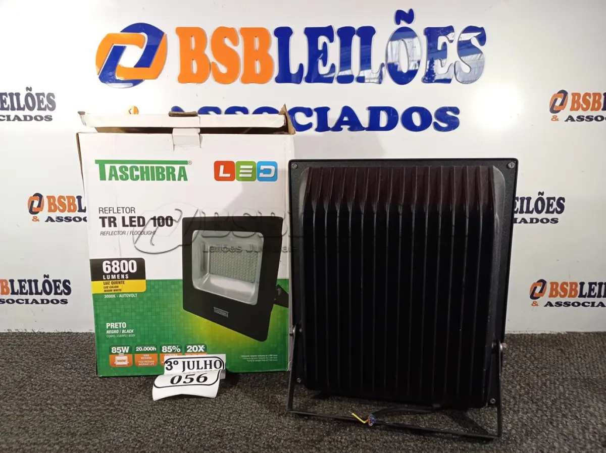 LOTE 056 - 01 REFLETOR TR LED 100W 3000K PRETO – TASHIBRA NOVO. (NO ESTADO)