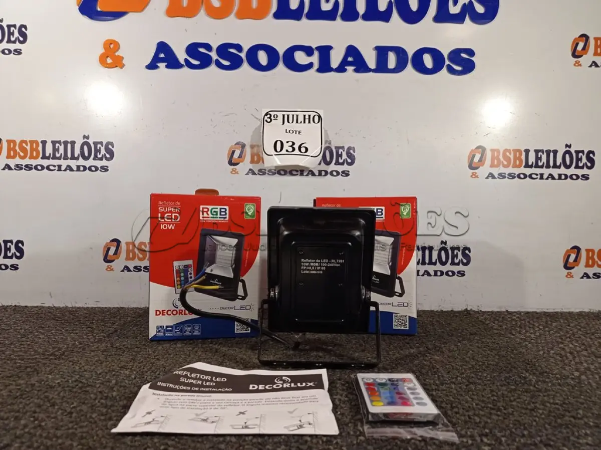 LOTE 036 - 02 REFLETORES DECORLED SUPERLED 220V 10W LUZ BRANCA  DECORLUX NOVO05 REFLETORES DECORLED SUPERLED 220V 10W LUZ BRANCA – DECORLUX NOVO. (NO ESTADO)