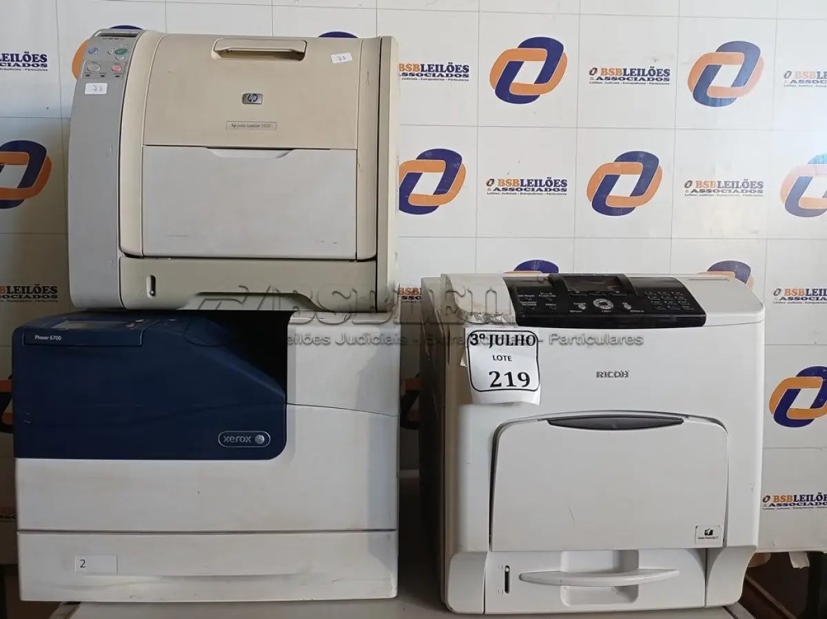 LOTE 219 - 01 IMPRESSORA COLORIDA LASER JET, MODELO:3500 MARCA HP, 01 IMPRESSORA COLORIDA, MODELO: C430DN MARCA RICHO E 01 IMPRESSORA XEROX MOD: PHASER 6700. (NO ESTADO) ATENÇÃO! FAZER A VISITAÇÃO ANTES DE ARREMATAR, NÃO SABEMOS SE FUNCIONA. LEILÃO NÃO TEM GARANTIA E NEM DEVOLUÇÃO, SUJEITO A POSSÍVEIS AVARIAS VISÍVEIS/OCULTAS E/OU AUSÊNCIA DE COMPONENTES.