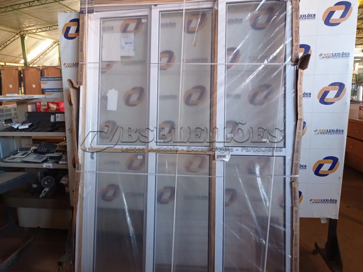 LOTE 088 - 5.217 - PORTA CORRER 3F APD BRANCA DIV CENTRAL 150X215 HAIALA NOVO. (NO ESTADO)