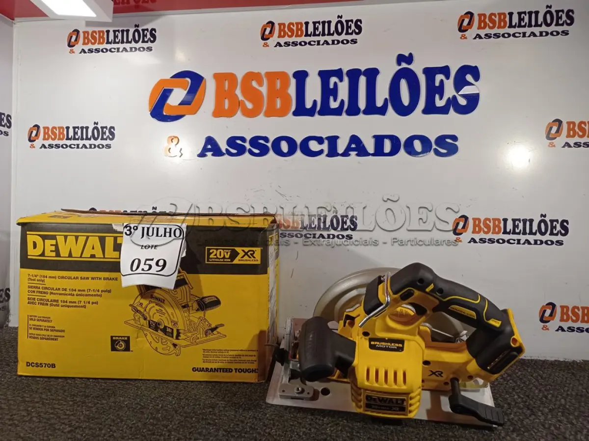 LOTE 059 - 01 SERRA CIRCULAR 7-1/4 20 V MAX LI-ION – DEWALT NOVO. (NO ESTADO)