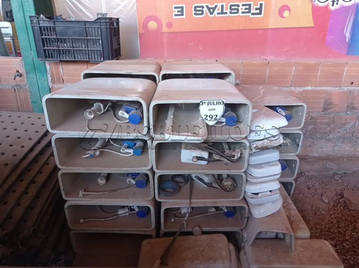 LOTE 292 - 01 LOTE COM CAIXAS ACLOPADAS PARA VASO SANITÁRIOS. (NO ESTADO) ATENÇÃO! FAZER A VISITAÇÃO ANTES DE ARREMATAR, NÃO SABEMOS SE FUNCIONA. LEILÃO NÃO TEM GARANTIA E NEM DEVOLUÇÃO, SUJEITO A POSSÍVEIS AVARIAS VISÍVEIS/OCULTAS E/OU AUSÊNCIA DE COMPONENTES.