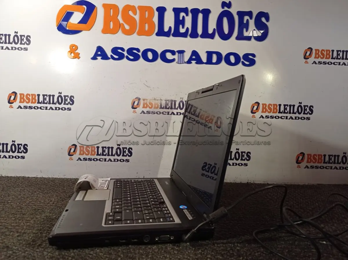 LOTE 257 - 01 NOTEBOK MARCA MIRAX RTELA DE 15” HD 160GB, COM FONTE. (NO ESTADO) ATENÇÃO! FAZER A VISITAÇÃO ANTES DE ARREMATAR, NÃO SABEMOS SE FUNCIONA. LEILÃO NÃO TEM GARANTIA E NEM DEVOLUÇÃO, SUJEITO A POSSÍVEIS AVARIAS VISÍVEIS/OCULTAS E/OU AUSÊNCIA DE COMPONENTES.