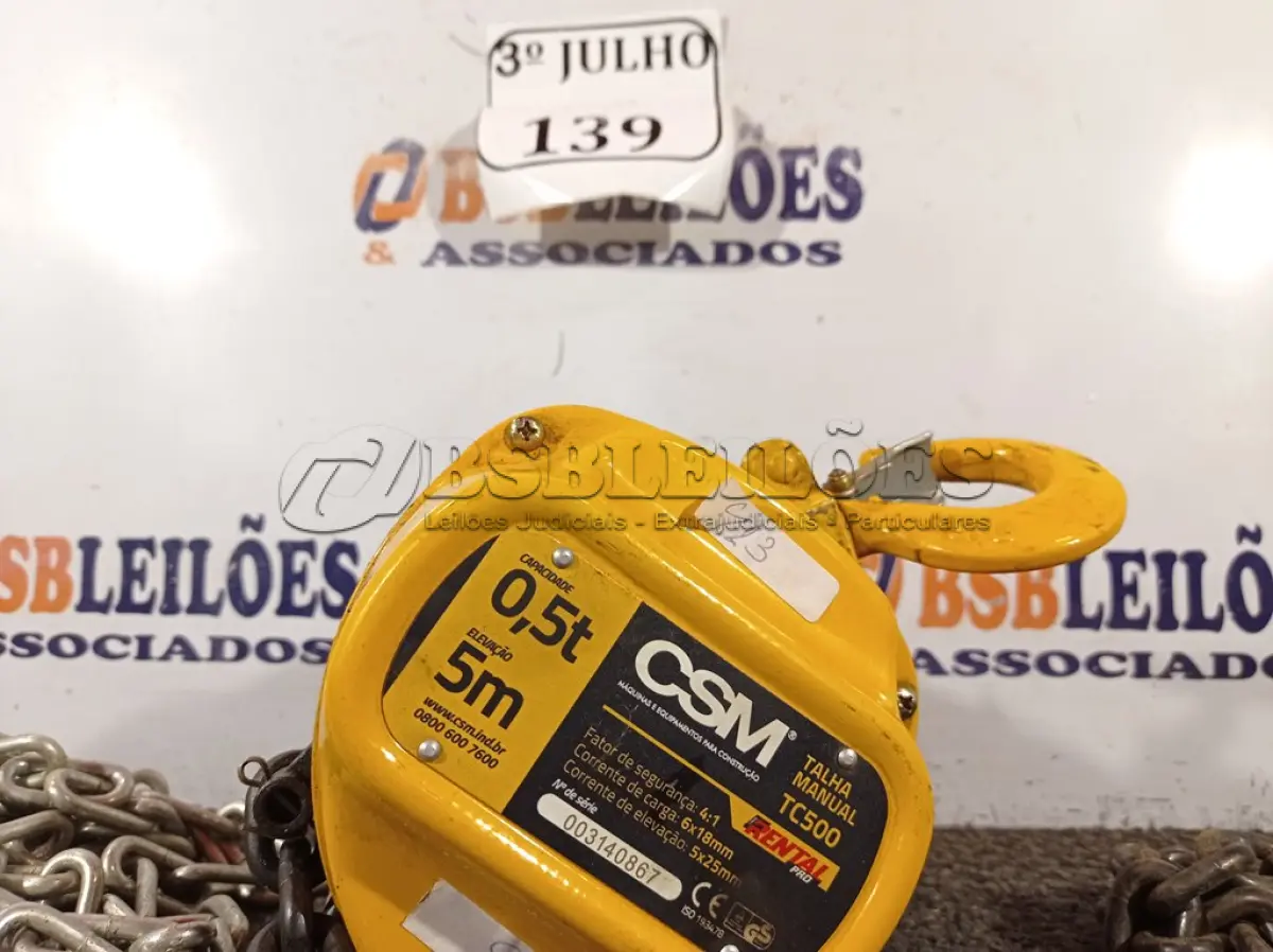LOTE 139 - 01 TALHA MANUAL DE CORRENTE 0,5 TONELADA NOVO. (NO ESTADO)