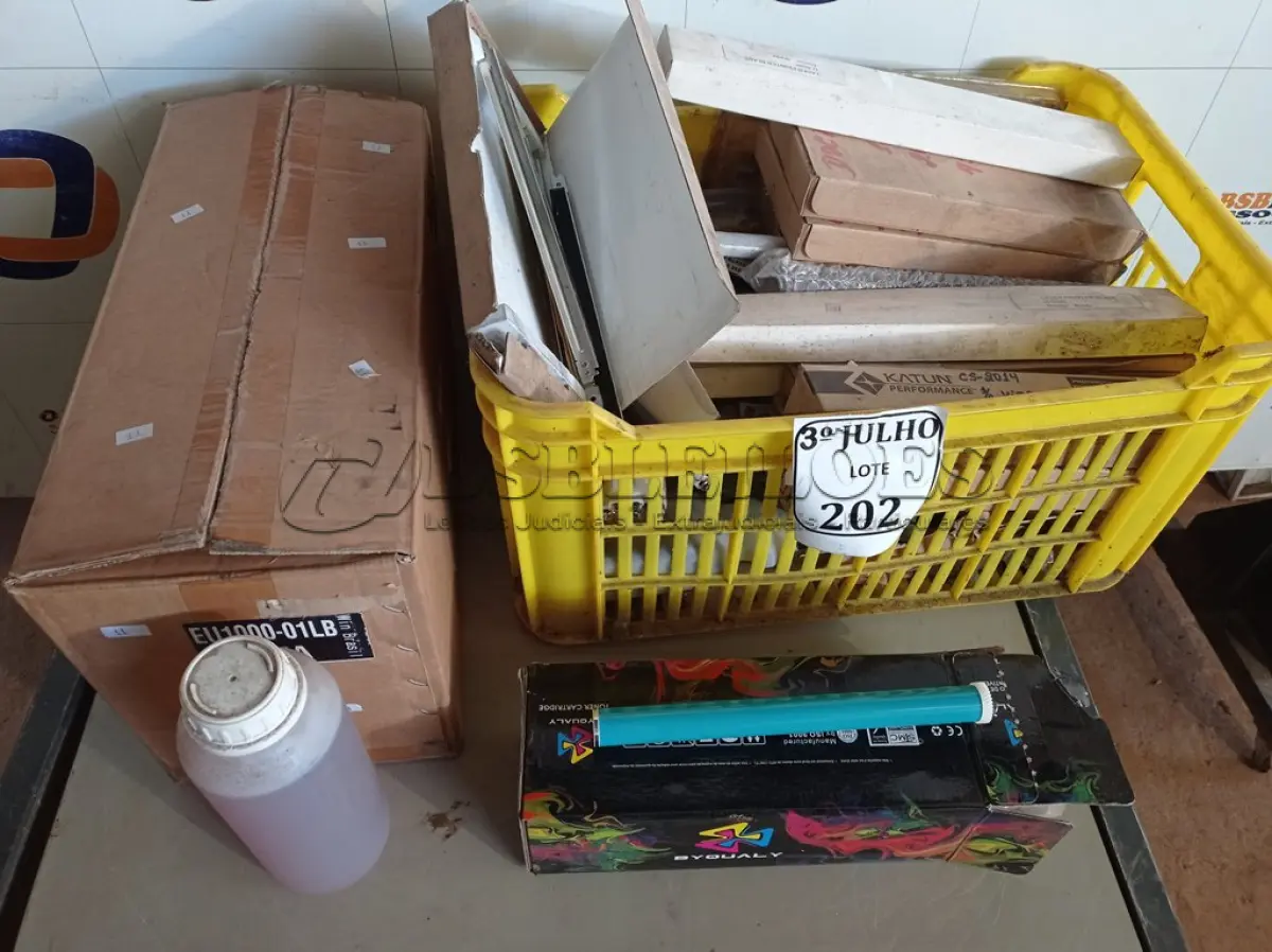 LOTE 202 - 01 LOTE COM DIVERSOS MATERIAIS PARA MANUTENÇÃO DE TONNERS E IMPRESSORAS. (NO ESTADO) ATENÇÃO! FAZER A VISITAÇÃO ANTES DE ARREMATAR, NÃO SABEMOS SE FUNCIONA. LEILÃO NÃO TEM GARANTIA E NEM DEVOLUÇÃO, SUJEITO A POSSÍVEIS AVARIAS VISÍVEIS/OCULTAS E/OU AUSÊNCIA DE COMPONENTES.
