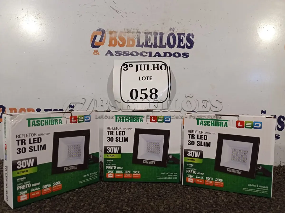 LOTE 058 - 03 REFLETORES TR LED 30W SLIM VERDE PRETO - TASHIBRA NOVO. (NO ESTADO)