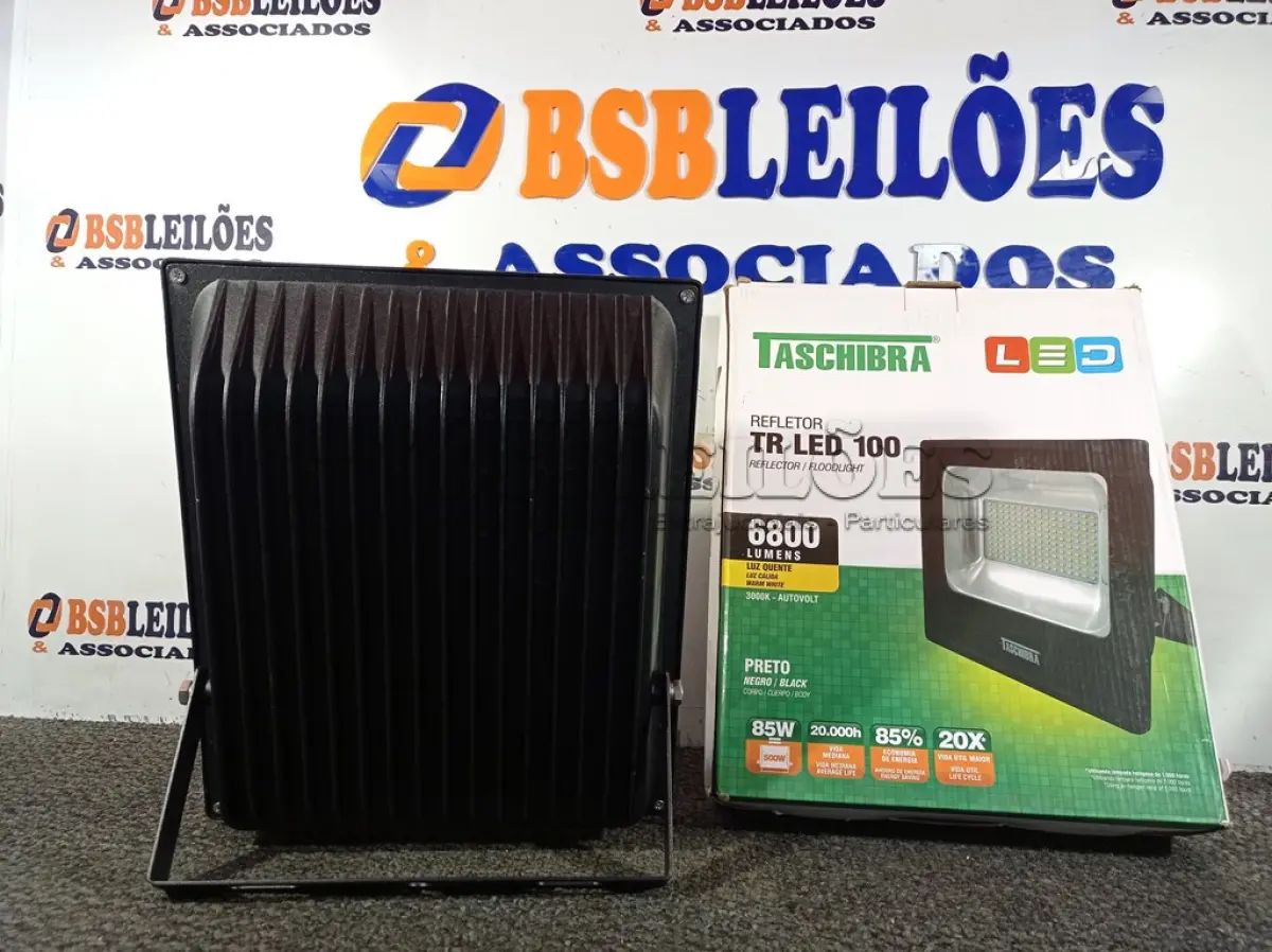 LOTE 055 - 02 REFLETORES TR LED 100W 3000K PRETO – TASHIBRA NOVO. (NO ESTADO)