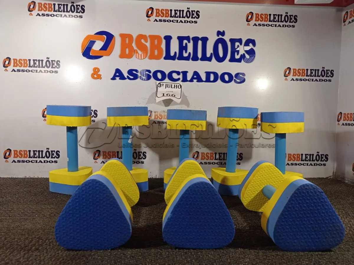 LOTE 166 - 04 PARES DE HALTERES DE 3KG A 5KG NA COR AZUL/ AMARELO. (NO ESTADO) ATENÇÃO! FAZER A VISITAÇÃO ANTES DE ARREMATAR, NÃO SABEMOS SE FUNCIONA. LEILÃO NÃO TEM GARANTIA E NEM DEVOLUÇÃO, SUJEITO A POSSÍVEIS AVARIAS VISÍVEIS/OCULTAS E/OU AUSÊNCIA DE COMPONENTES.